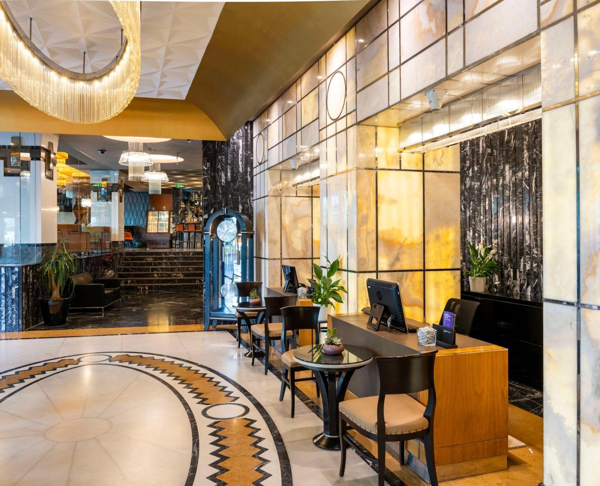Radisson Blu Hotel Istanbul Pera Ngoại thất bức ảnh The lobby of the hotel